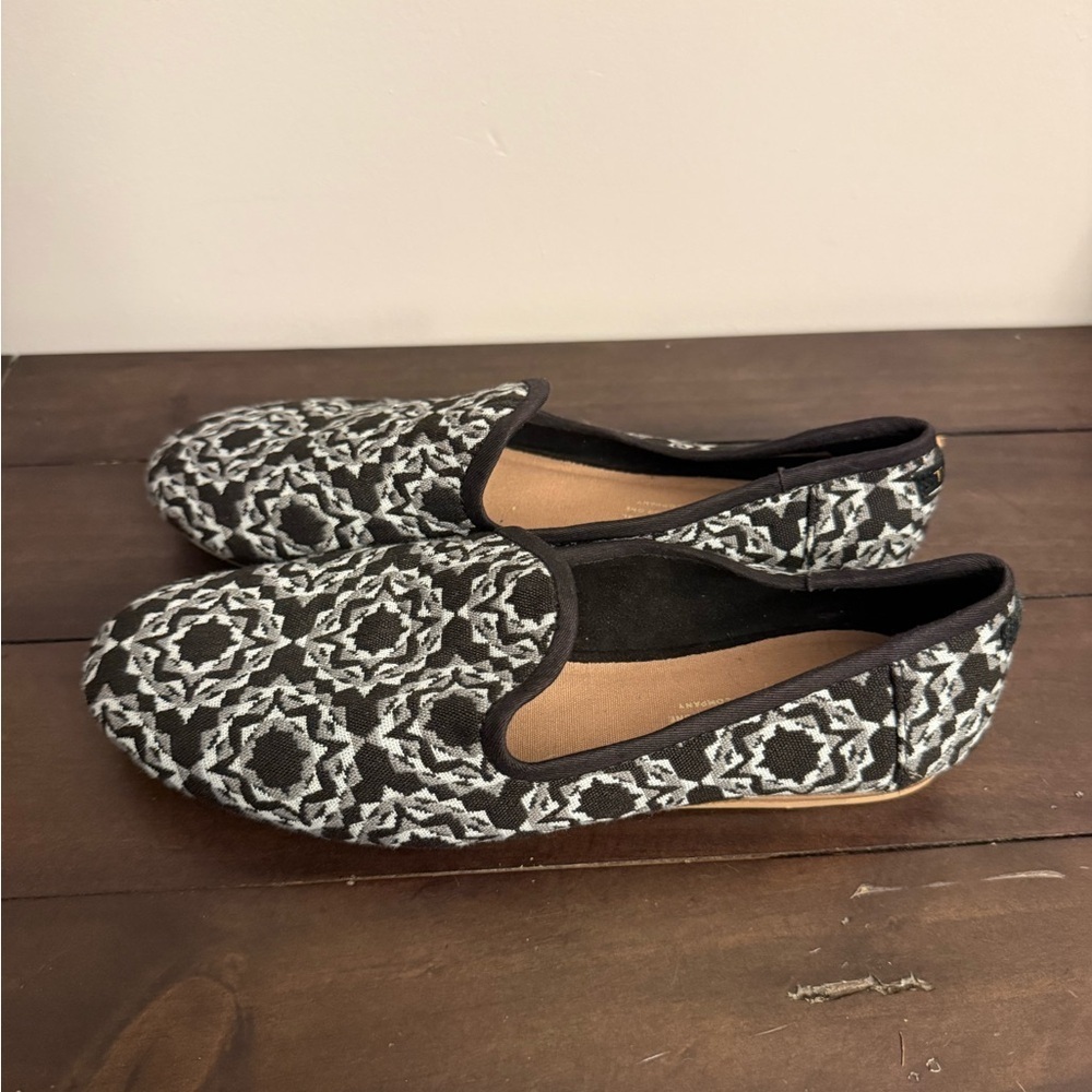 TOMS Black & White Woven Slip-On Loafers - Picture 3 of 5